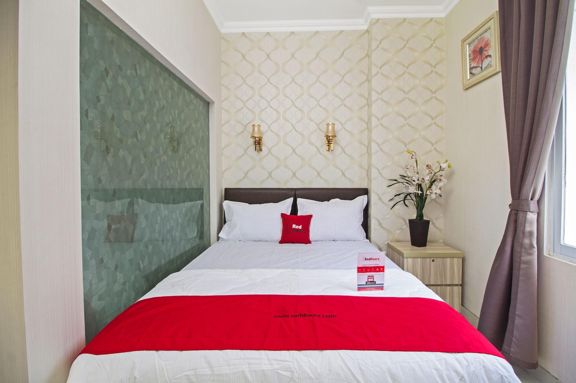 Reddoorz Plus @ Cideng Barat Jakarta Luaran gambar