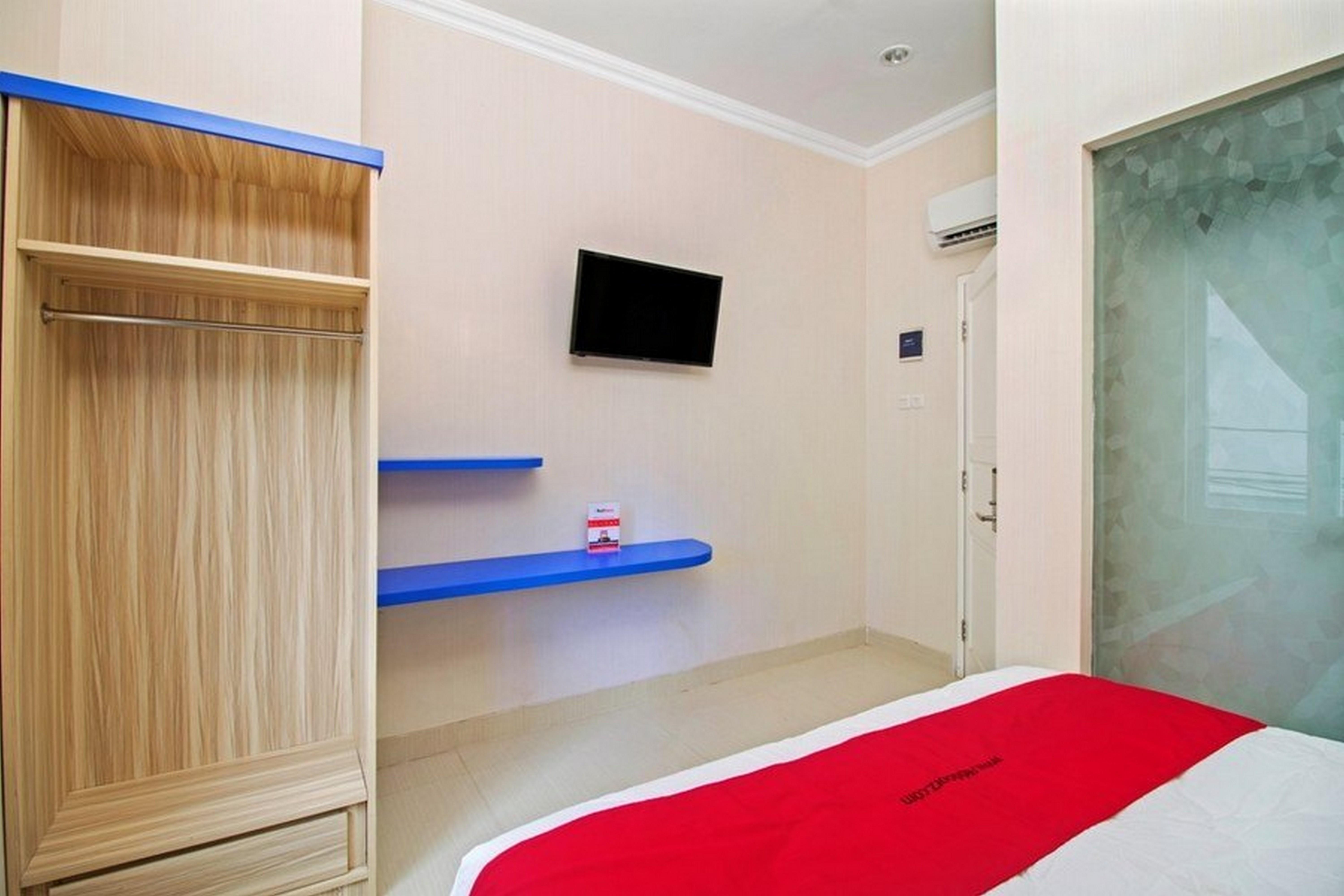 Reddoorz Plus @ Cideng Barat Jakarta Luaran gambar
