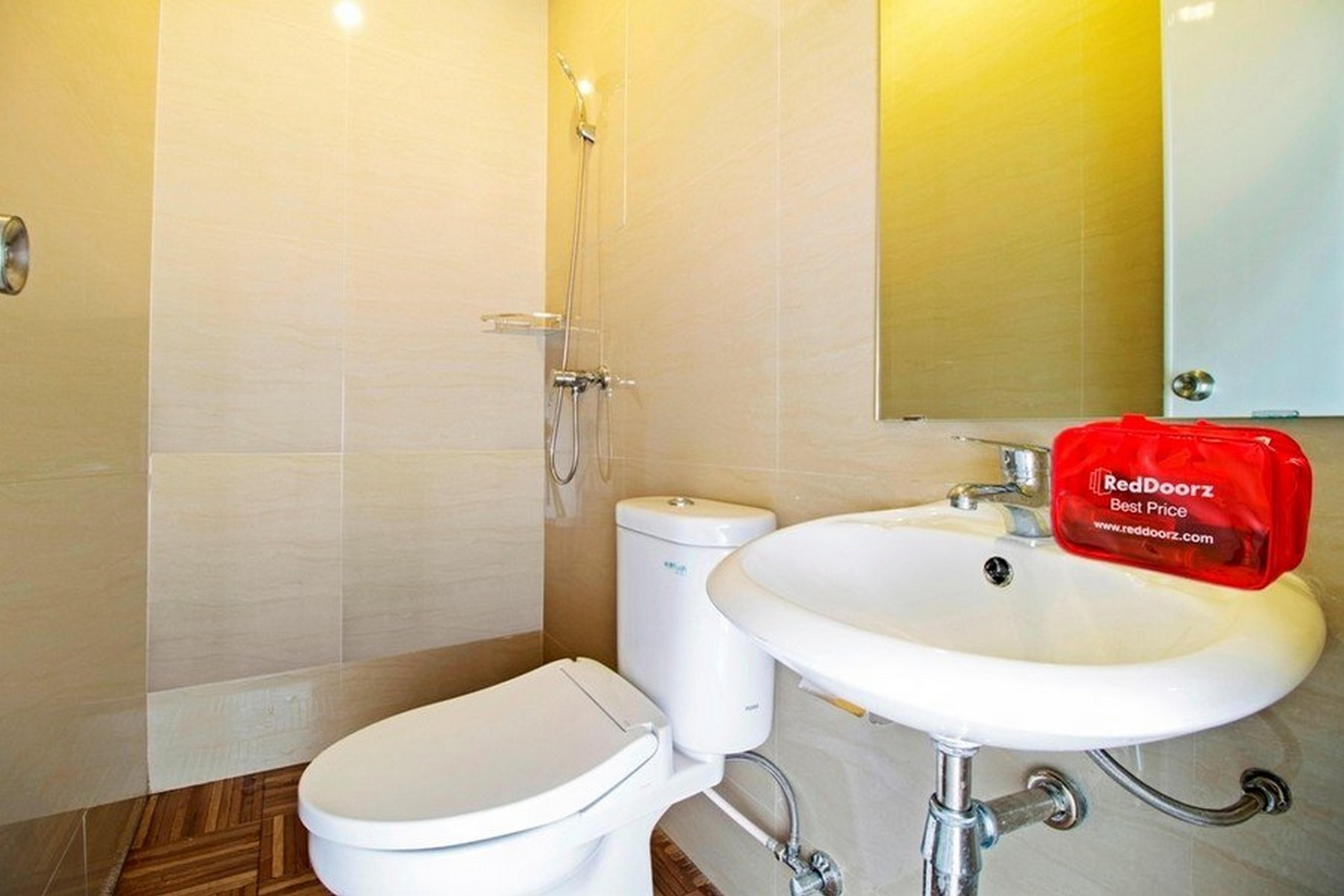 Reddoorz Plus @ Cideng Barat Jakarta Luaran gambar