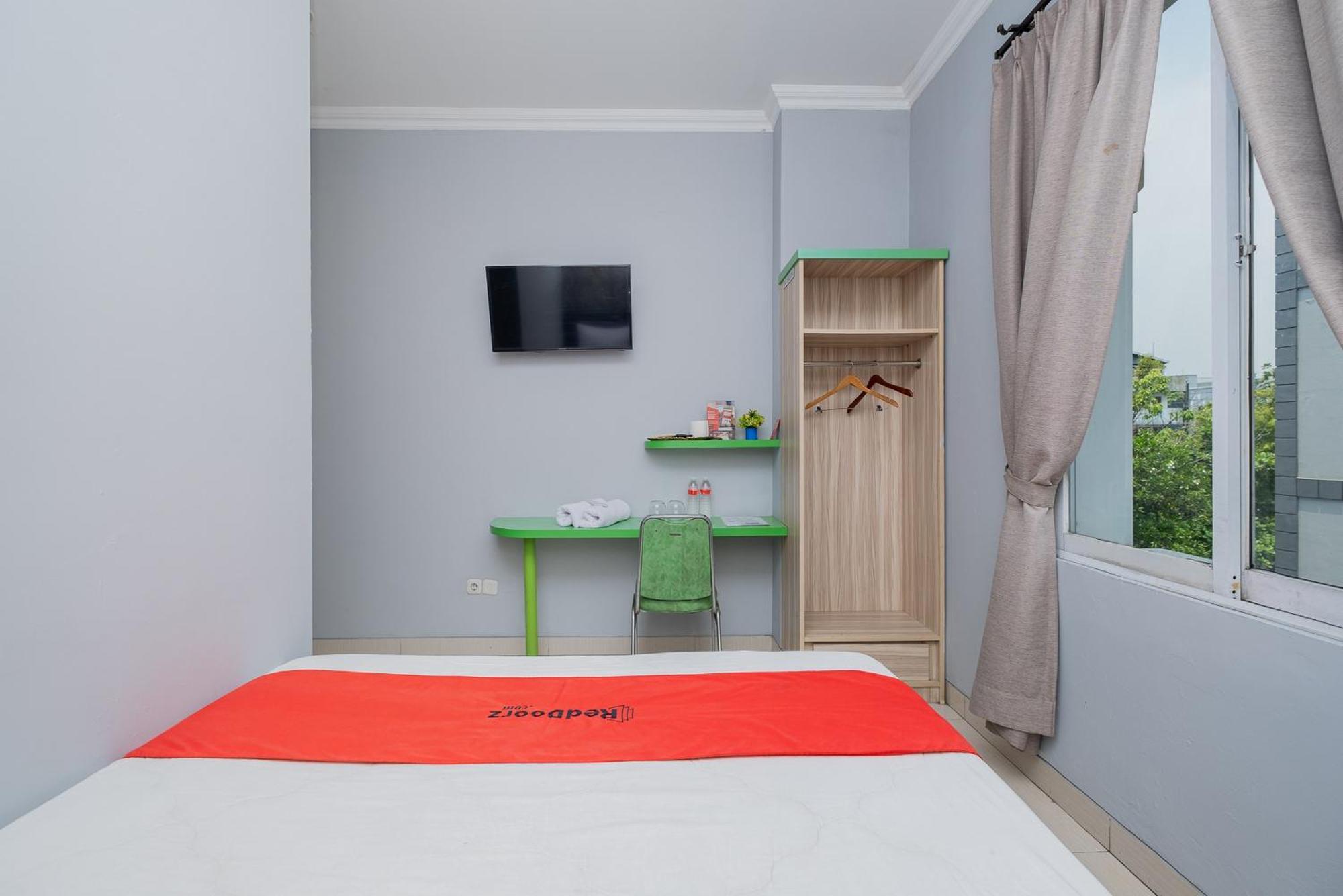 Reddoorz Plus @ Cideng Barat Jakarta Luaran gambar
