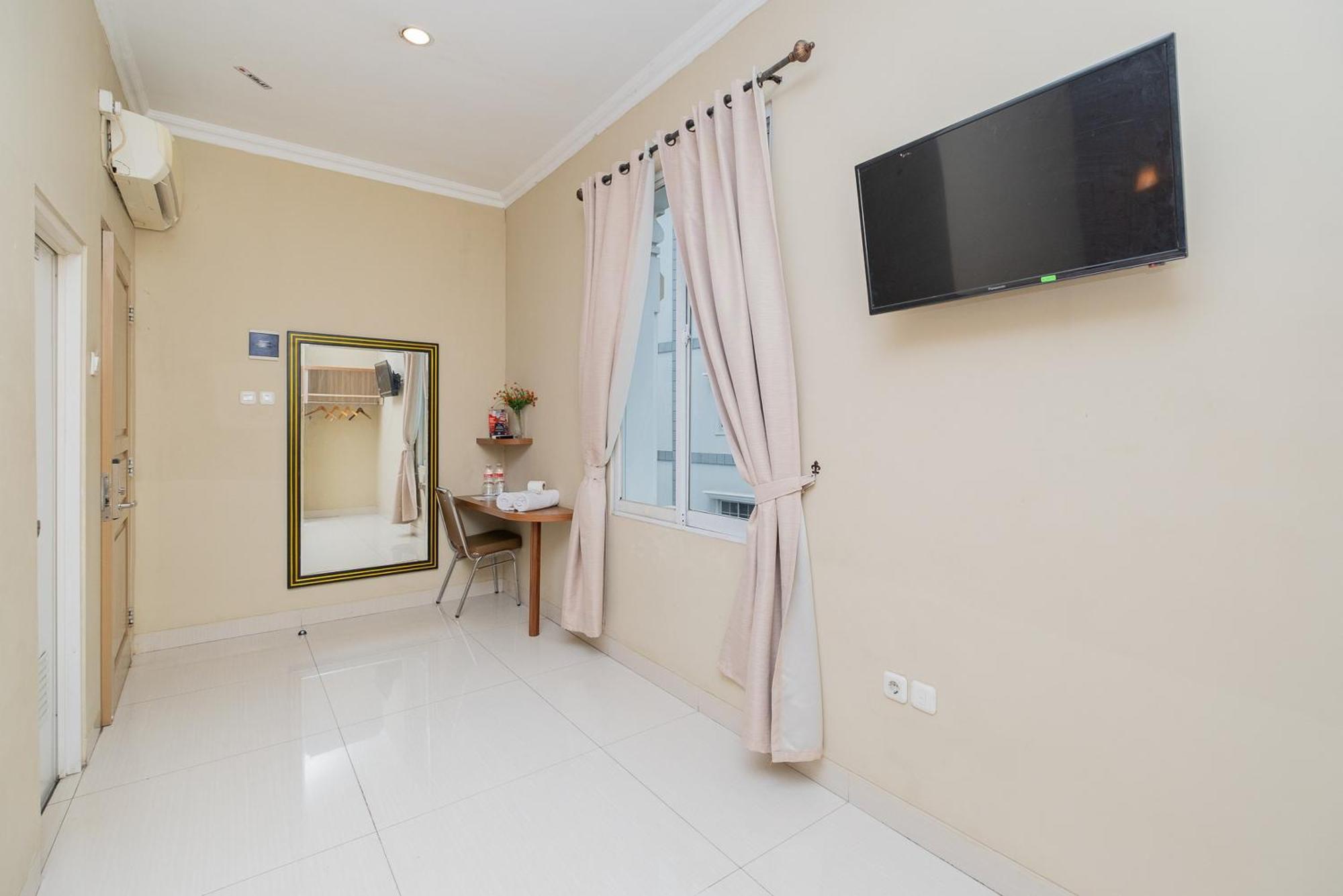 Reddoorz Plus @ Cideng Barat Jakarta Luaran gambar