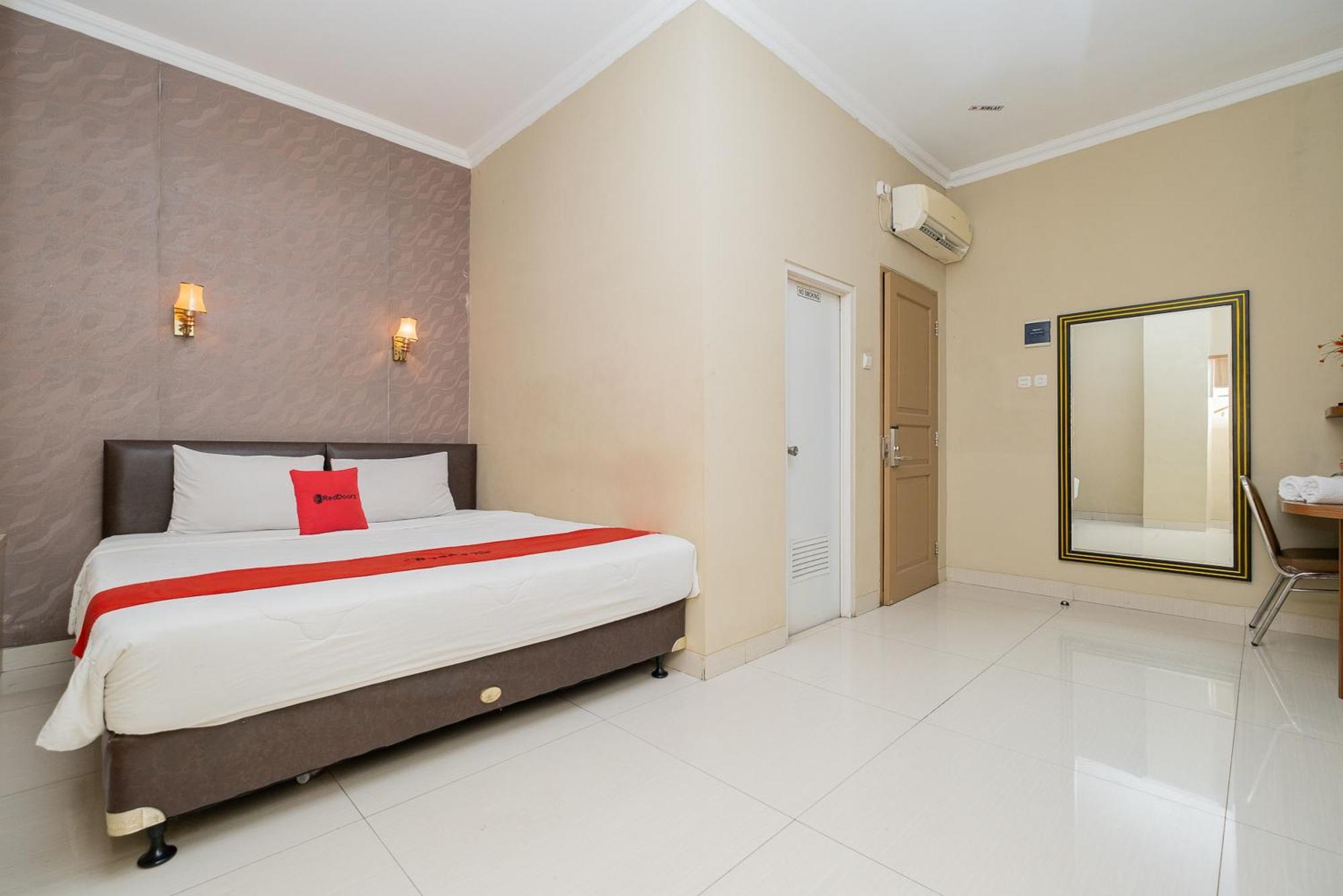 Reddoorz Plus @ Cideng Barat Jakarta Luaran gambar