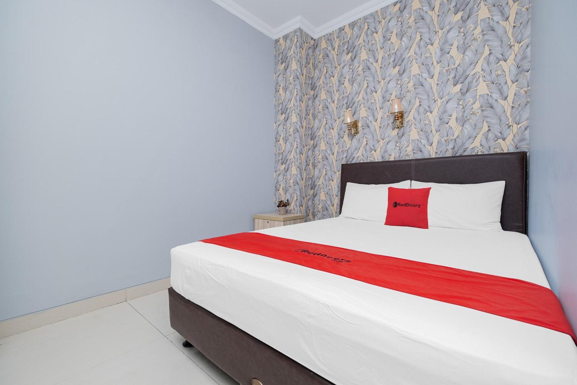 Reddoorz Plus @ Cideng Barat Jakarta Luaran gambar