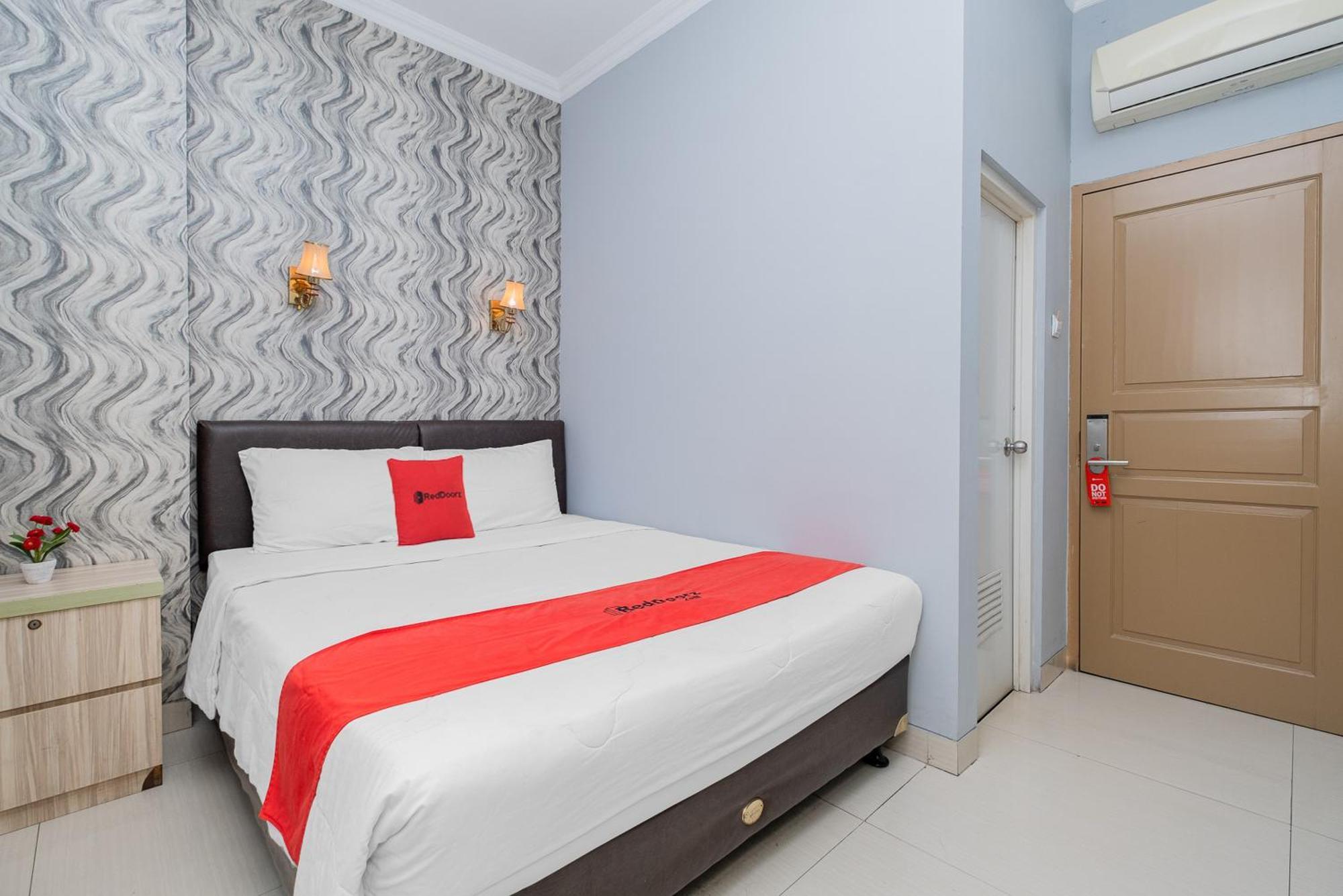 Reddoorz Plus @ Cideng Barat Jakarta Luaran gambar