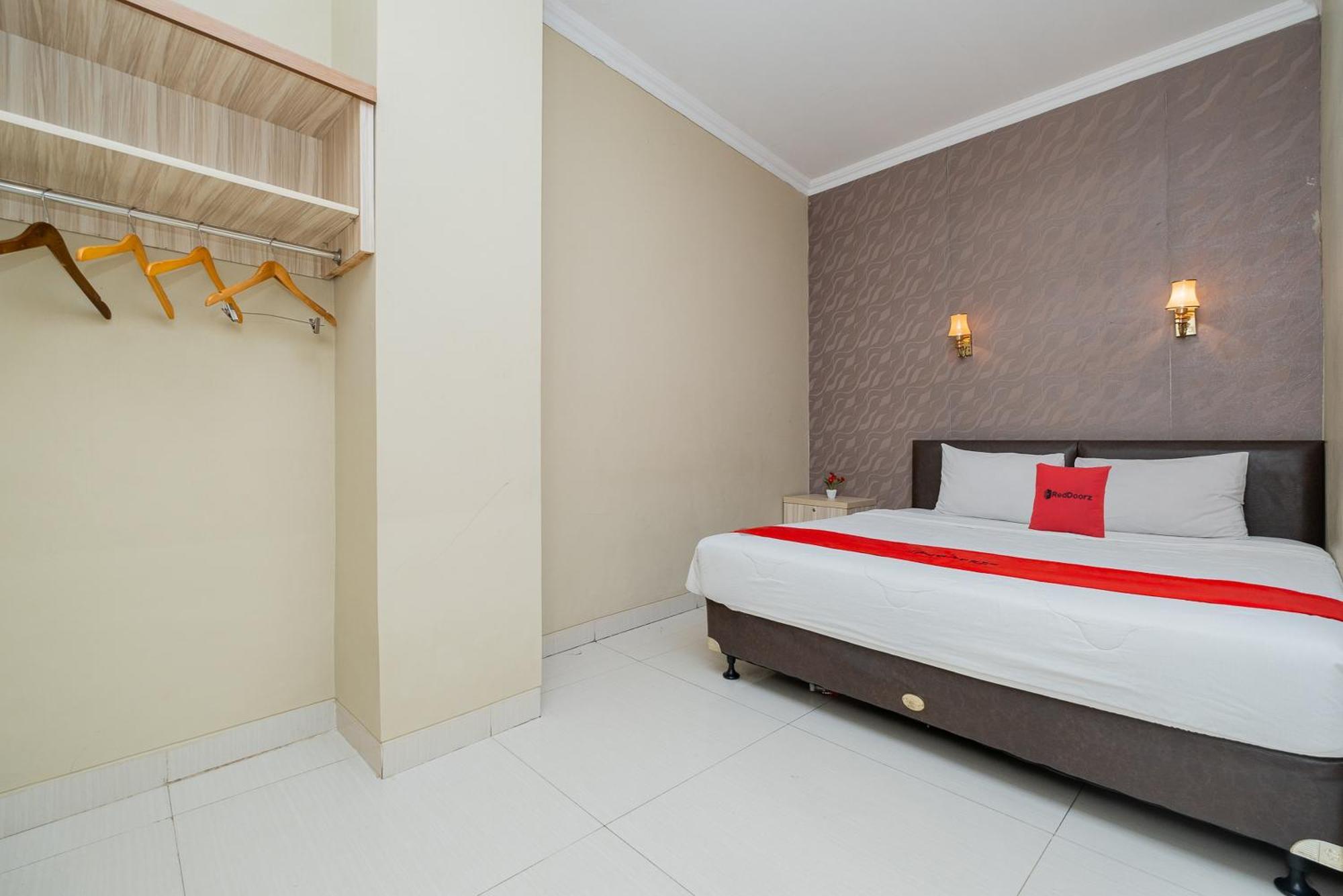 Reddoorz Plus @ Cideng Barat Jakarta Luaran gambar