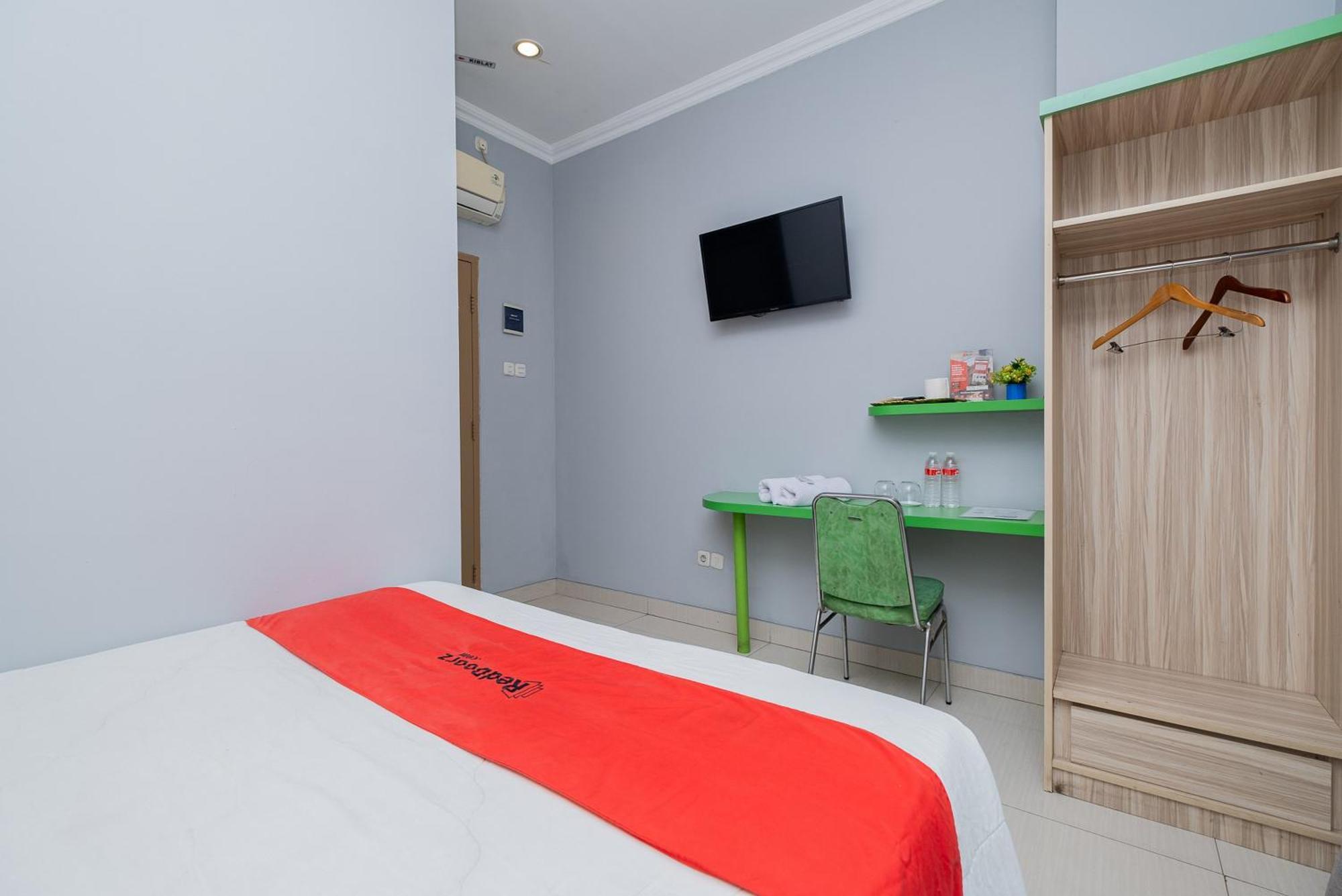 Reddoorz Plus @ Cideng Barat Jakarta Luaran gambar