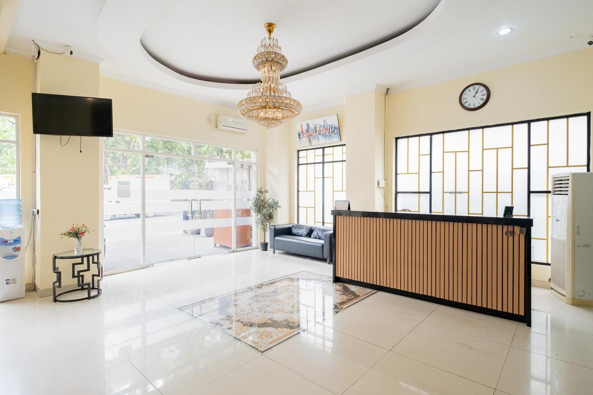 Reddoorz Plus @ Cideng Barat Jakarta Luaran gambar