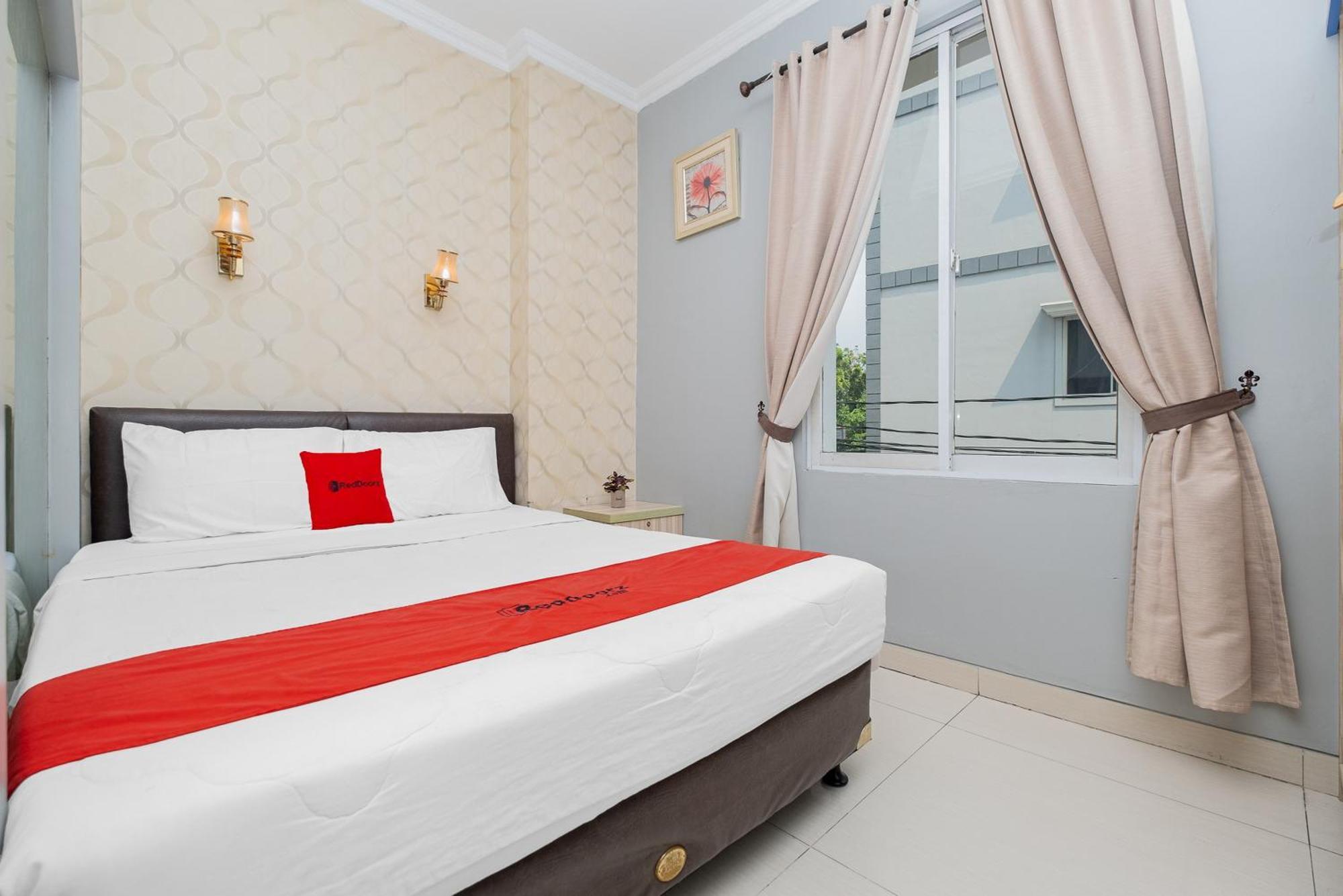 Reddoorz Plus @ Cideng Barat Jakarta Luaran gambar