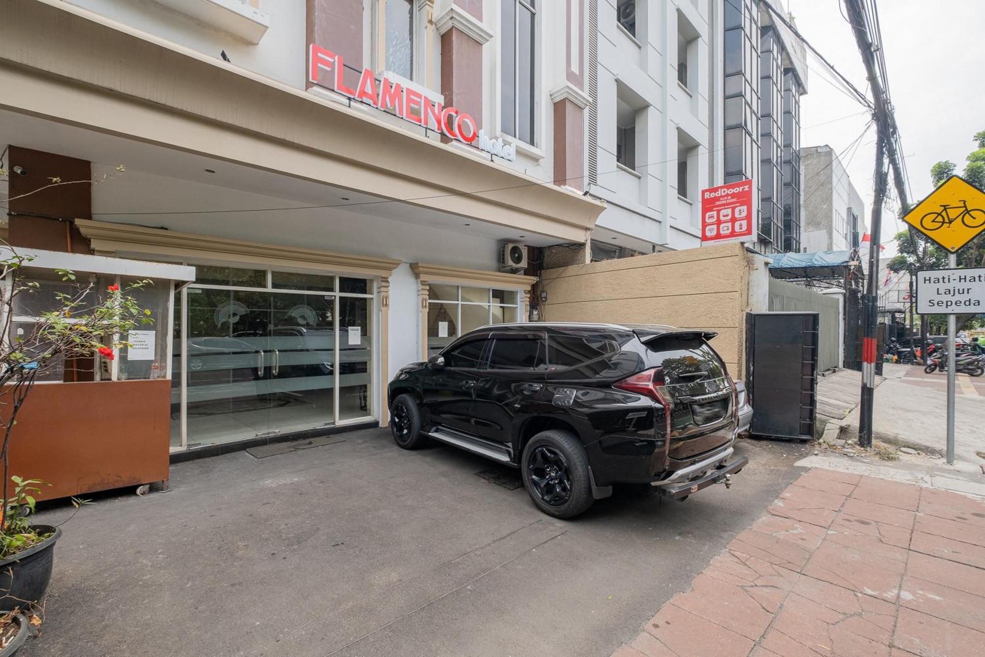 Reddoorz Plus @ Cideng Barat Jakarta Luaran gambar