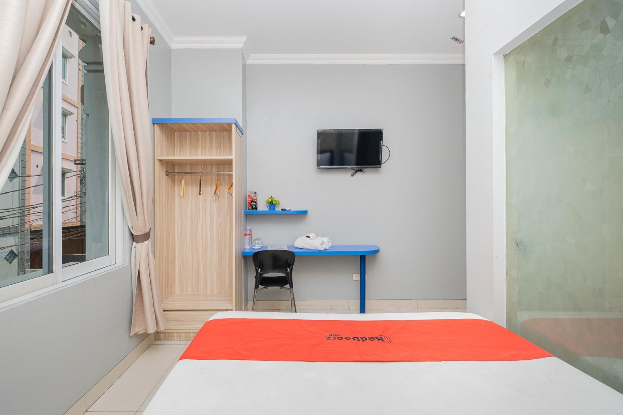 Reddoorz Plus @ Cideng Barat Jakarta Luaran gambar