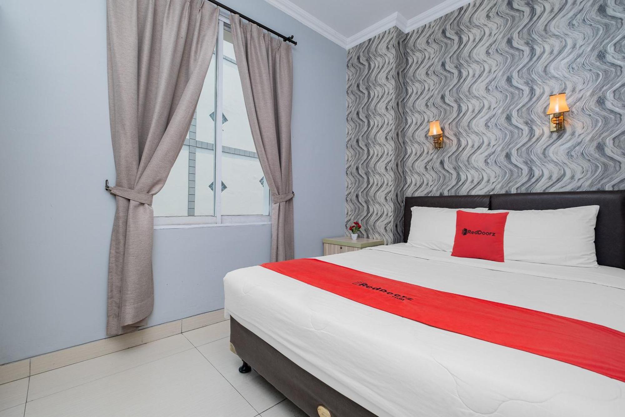 Reddoorz Plus @ Cideng Barat Jakarta Luaran gambar