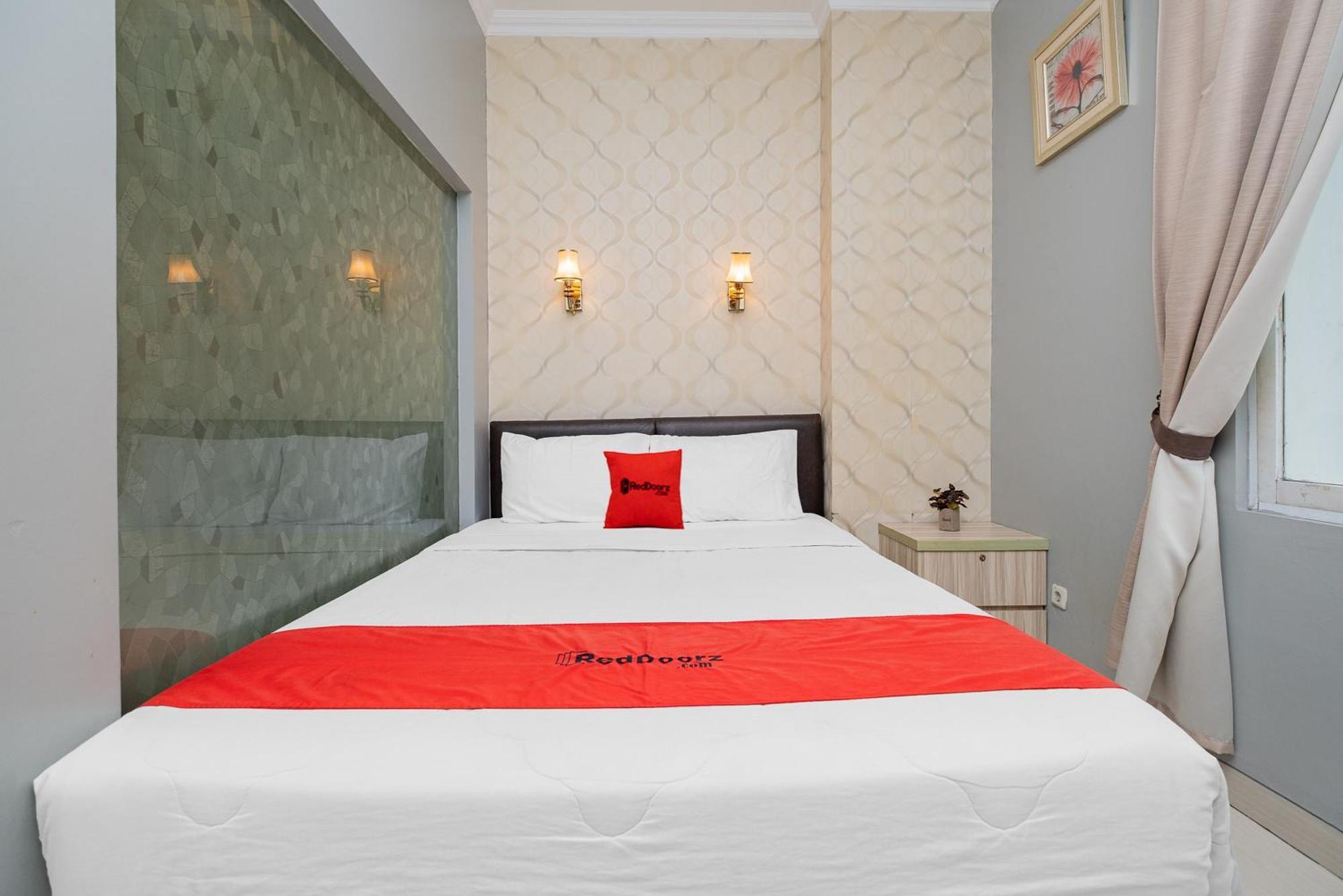 Reddoorz Plus @ Cideng Barat Jakarta Luaran gambar