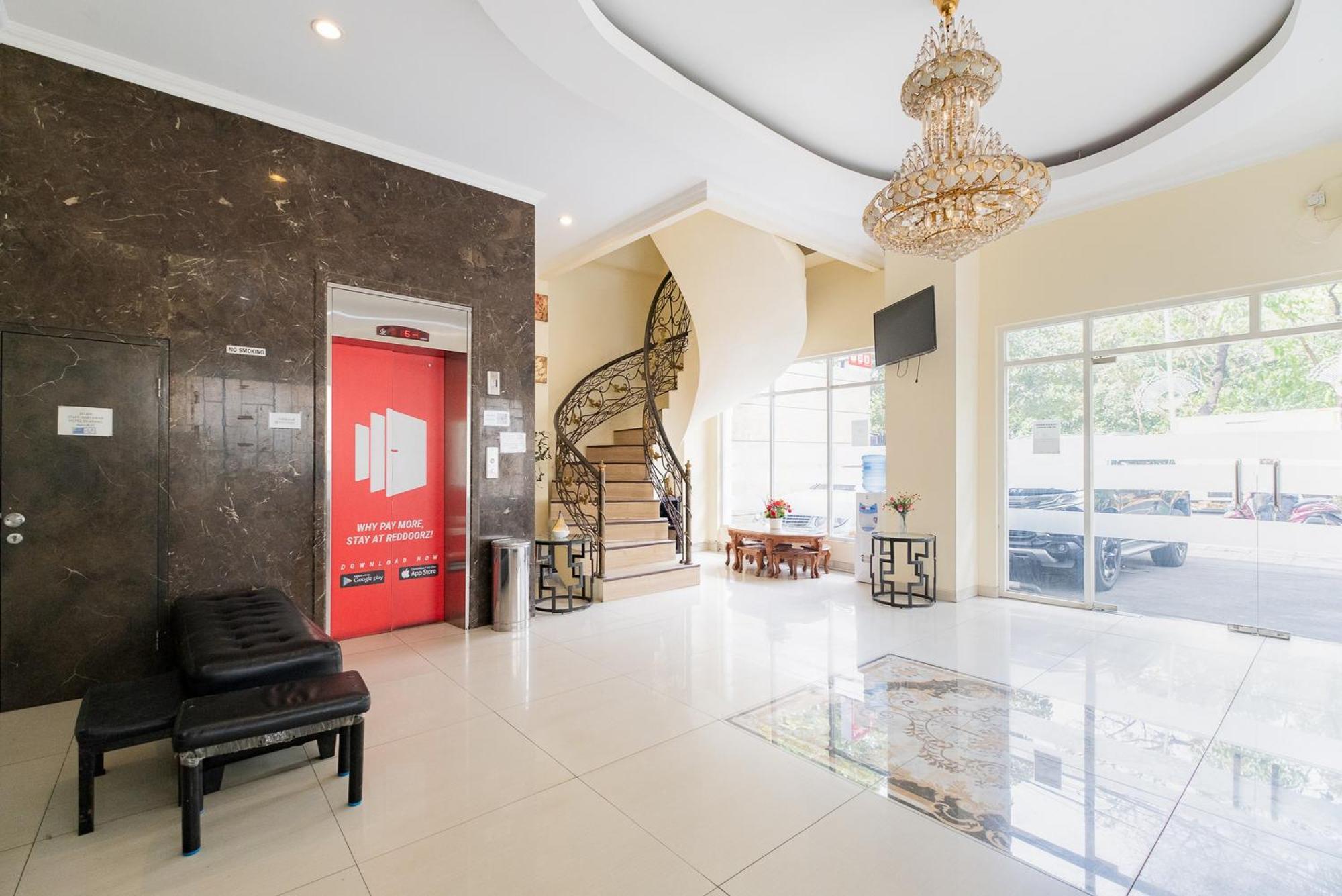 Reddoorz Plus @ Cideng Barat Jakarta Luaran gambar