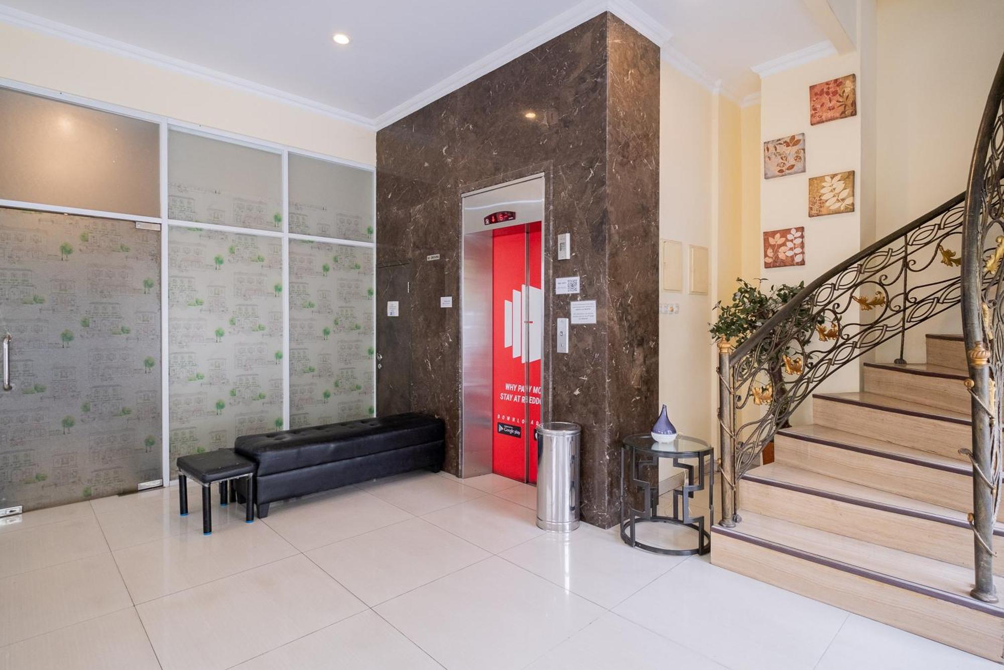 Reddoorz Plus @ Cideng Barat Jakarta Luaran gambar